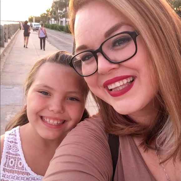 Meet your Posher, Lyndee - Picture 2 of 2